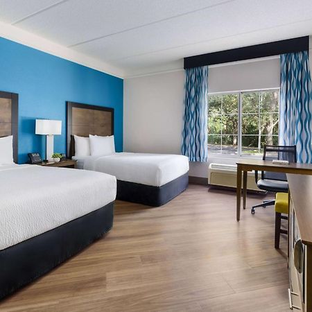 La Quinta By Wyndham Tampa Brandon Regency Park Hotell Exteriör bild