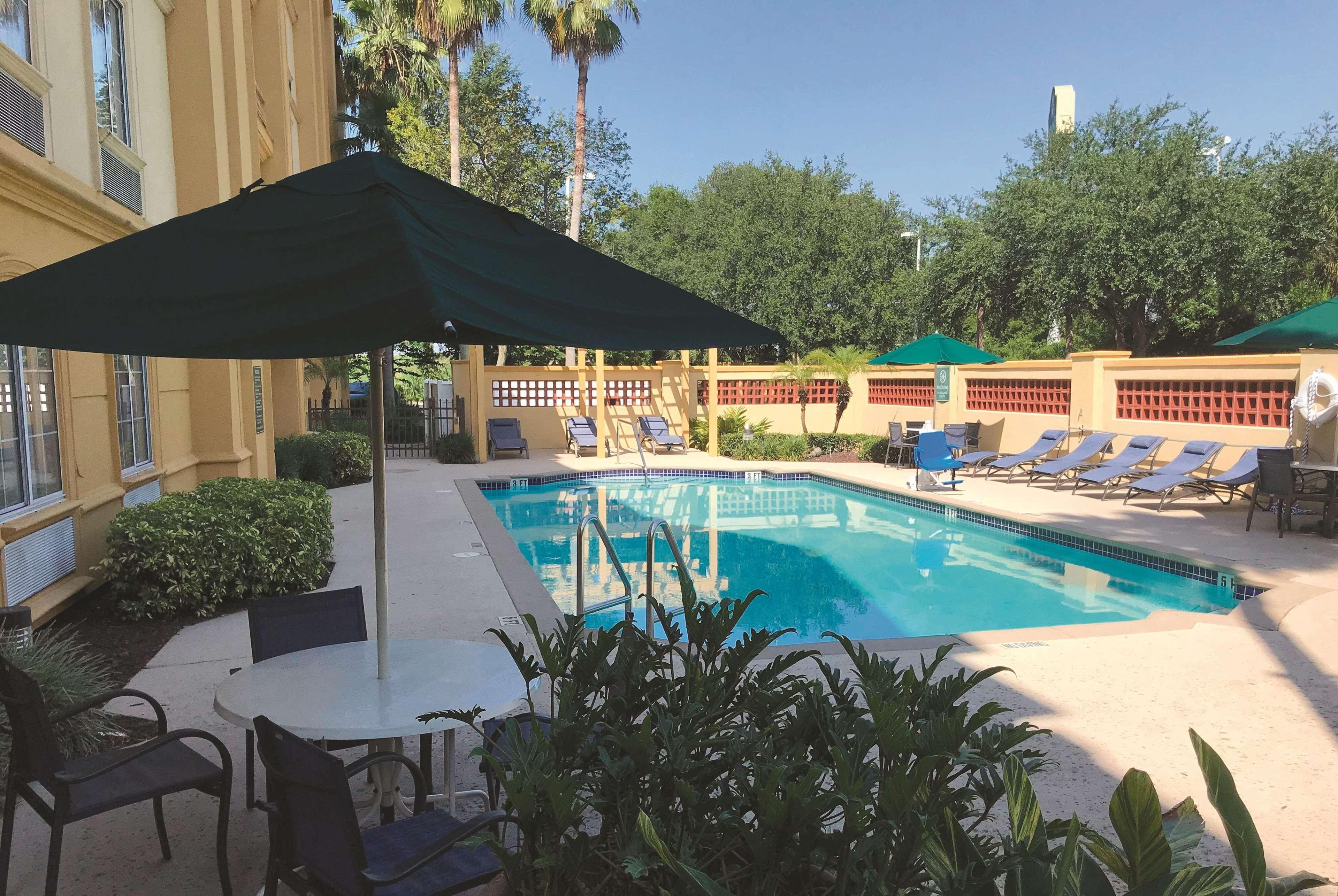 La Quinta By Wyndham Tampa Brandon Regency Park Hotell Exteriör bild