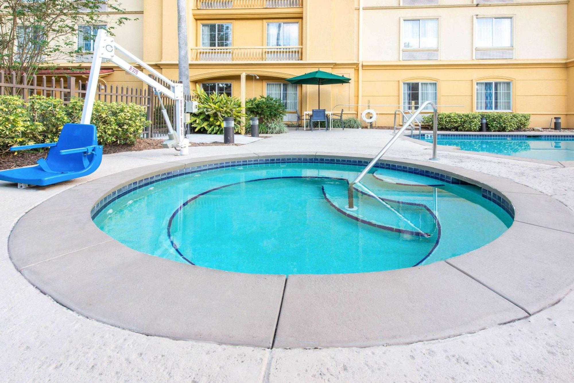 La Quinta By Wyndham Tampa Brandon Regency Park Hotell Exteriör bild